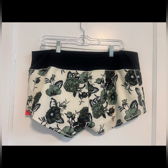 Oiselle Mac Roga Shorts Flora Print Style: 103119 NEW W/Tag Size 12 - Picture 6 of 6